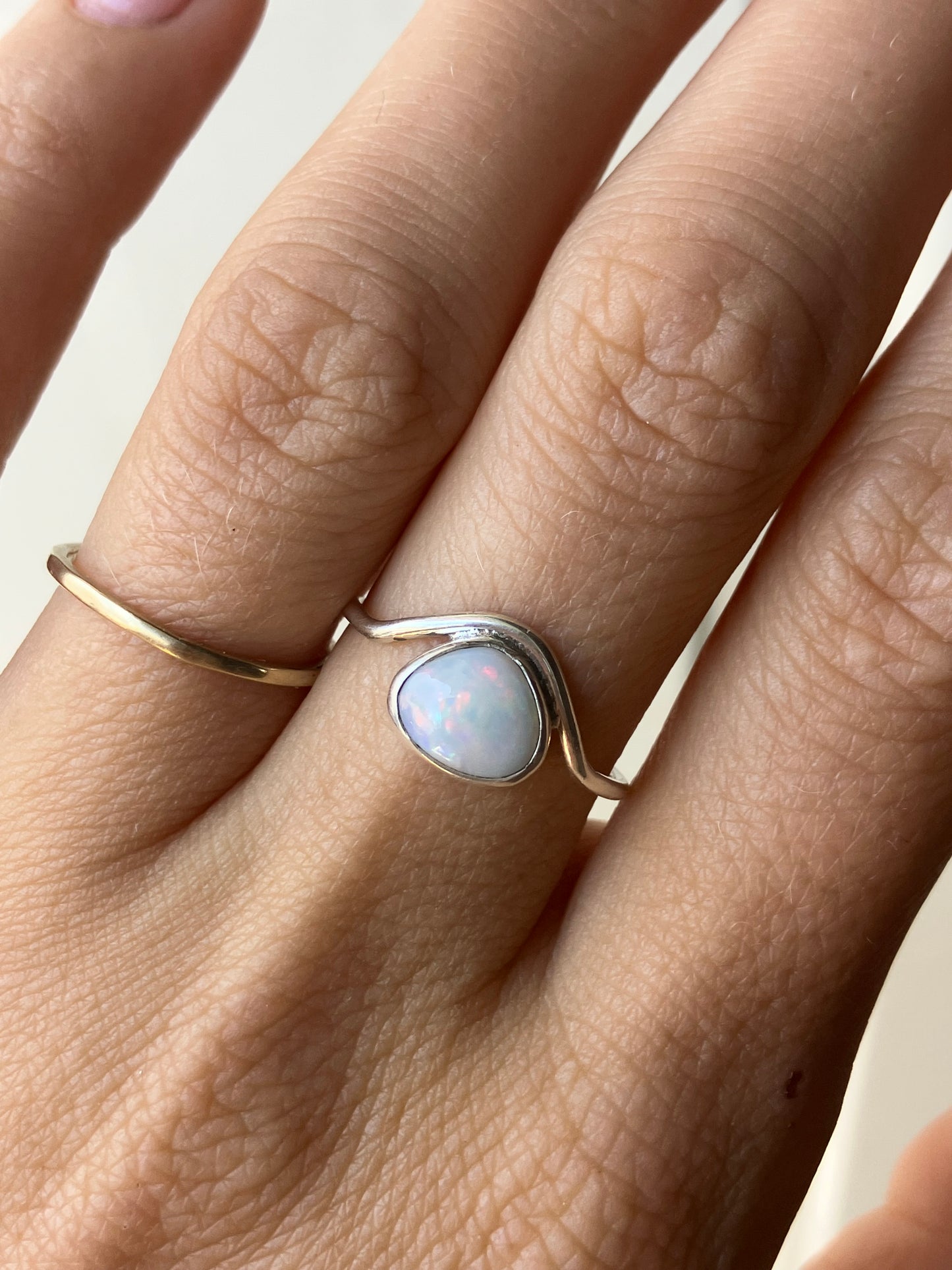 Anillo con Opalo Australiano diseño atardecer