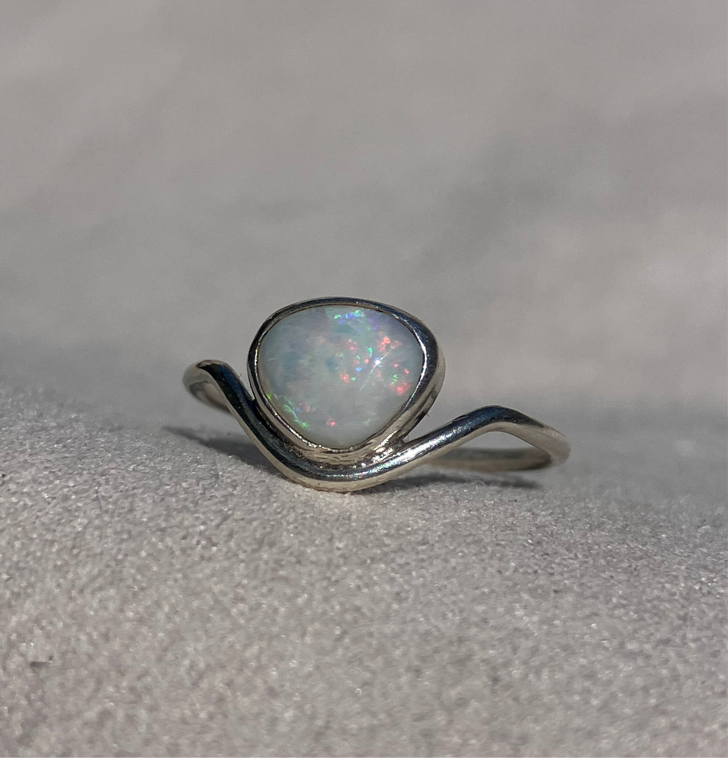 Anillo con Opalo Australiano diseño atardecer