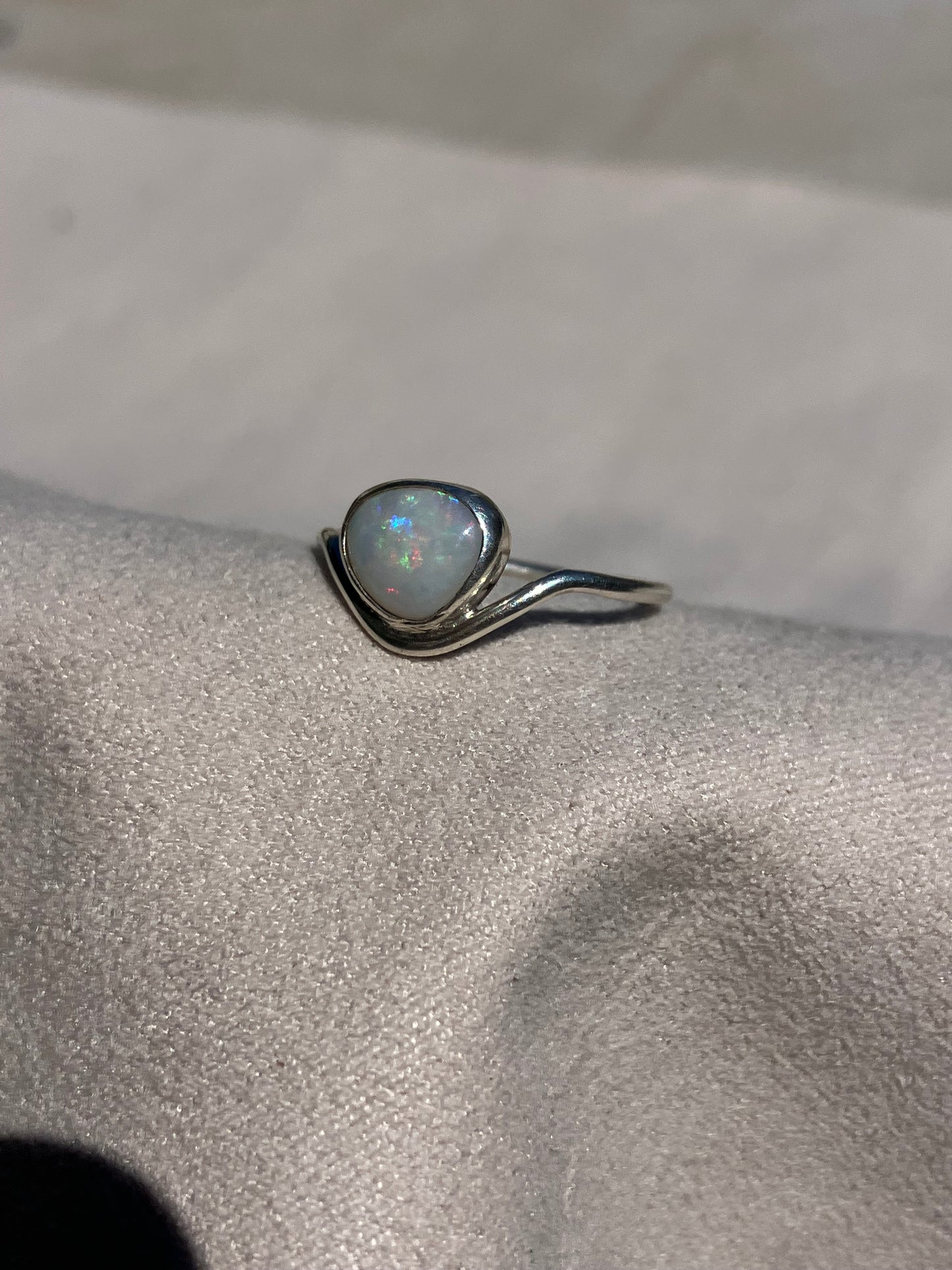 Anillo con Opalo Australiano diseño atardecer