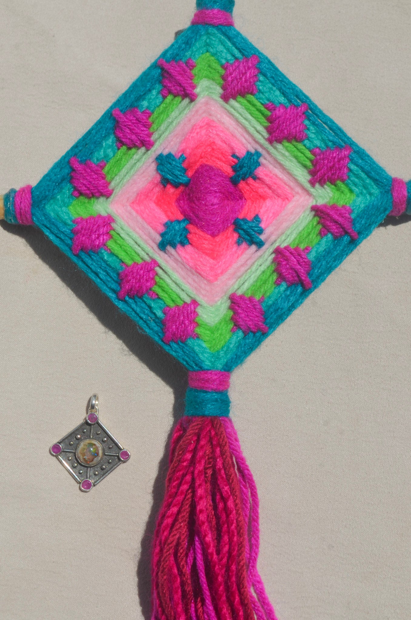 Dije OJO DE DIOS con Ópalo Mexicano y Rubí