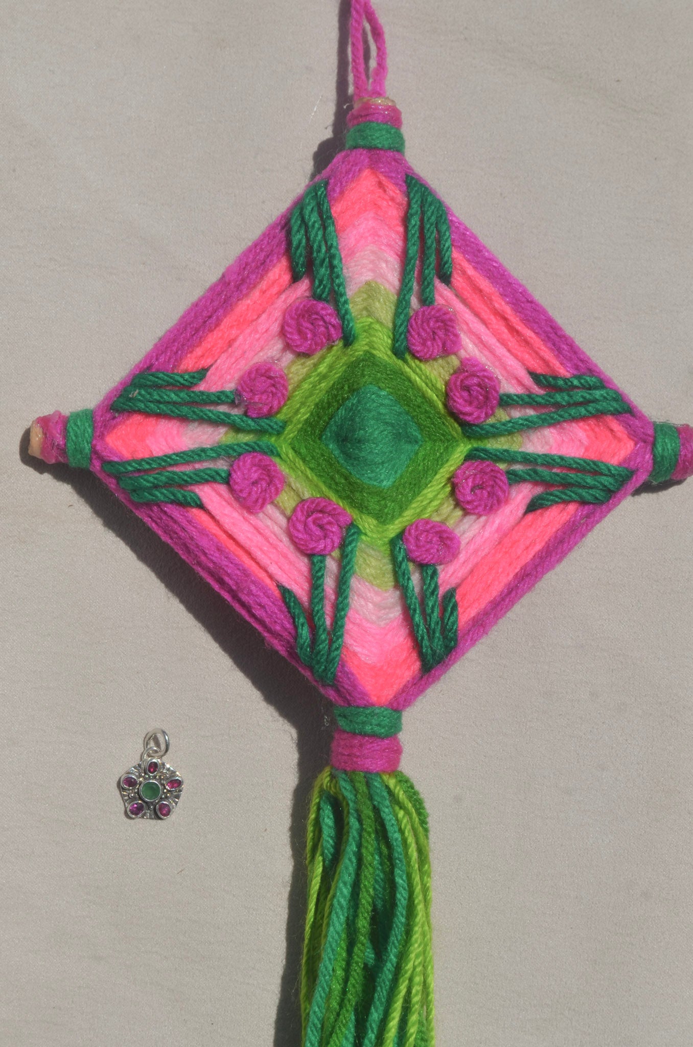 Dije OJO DE DIOS con Jade Esmeralda y Rubí