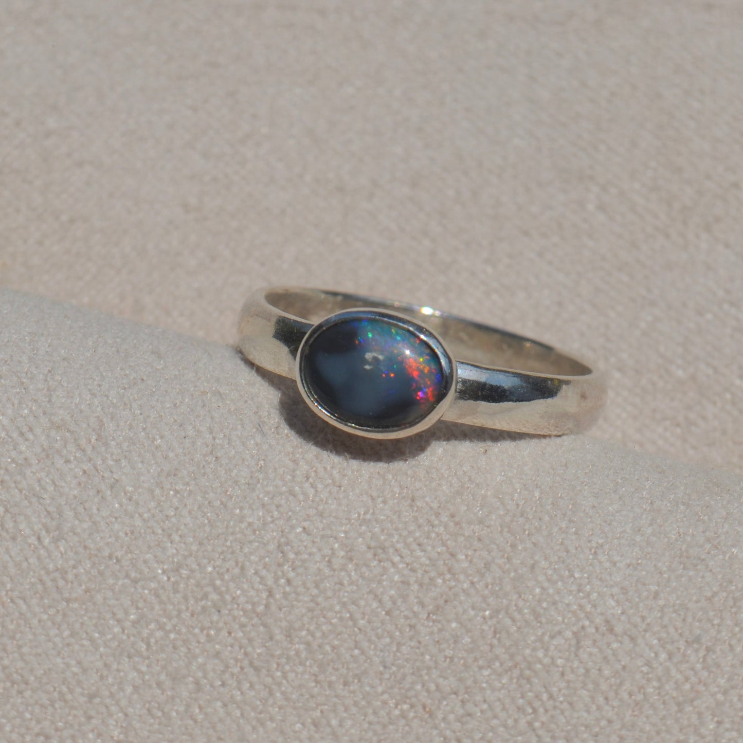 Anillo de Ópalo de Australiano Negro