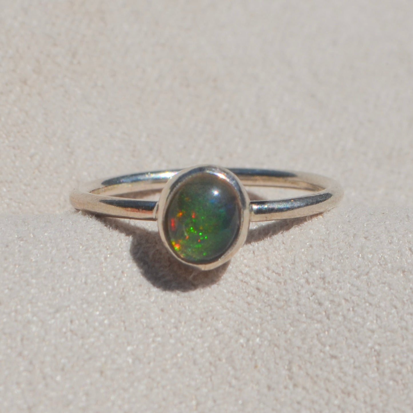 Anillo LIGERA con Ópalo mexicano