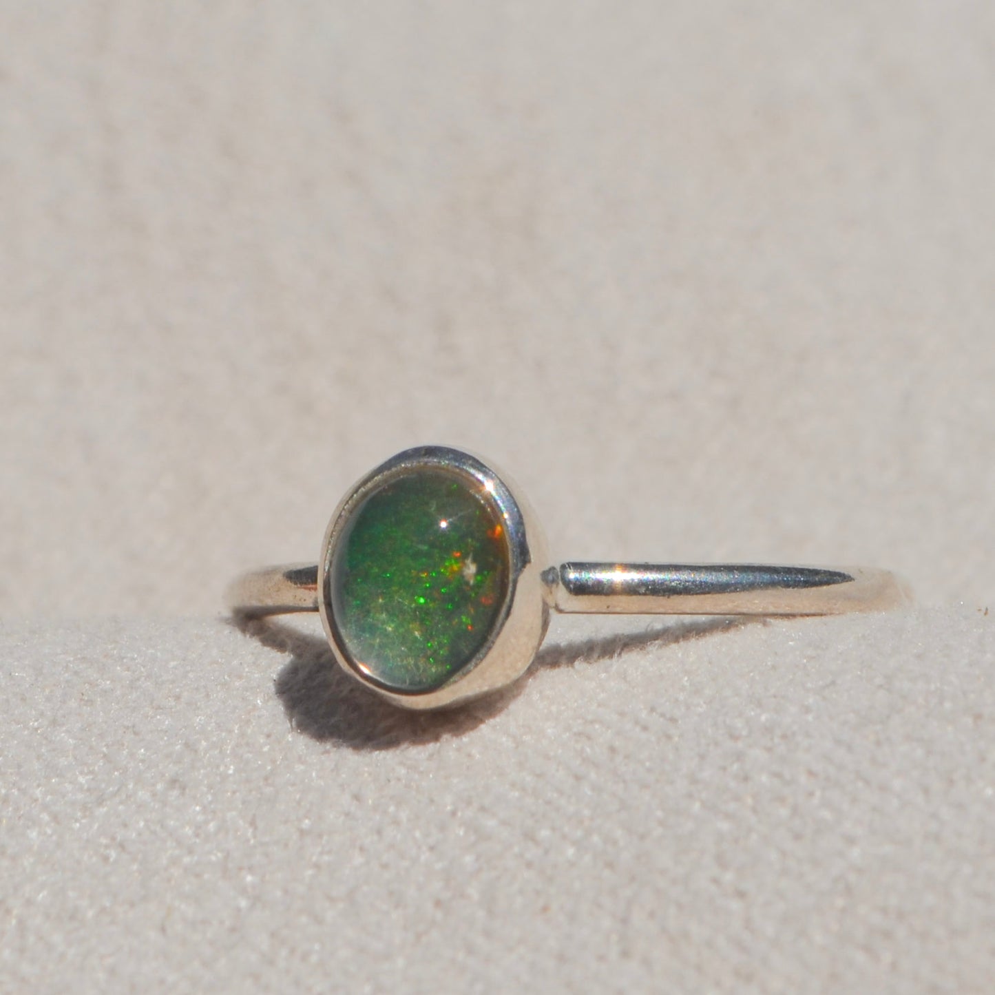 Anillo LIGERA con Ópalo mexicano