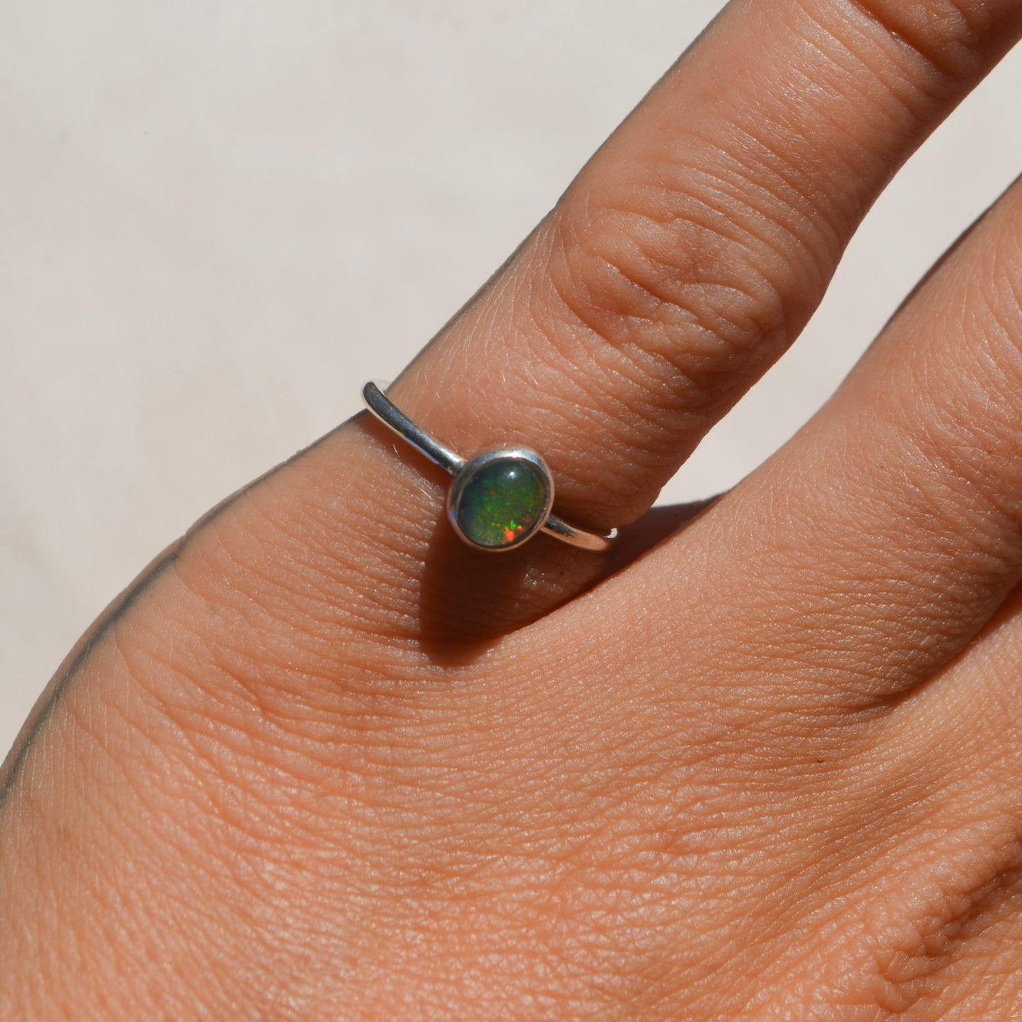 Anillo LIGERA con Ópalo mexicano