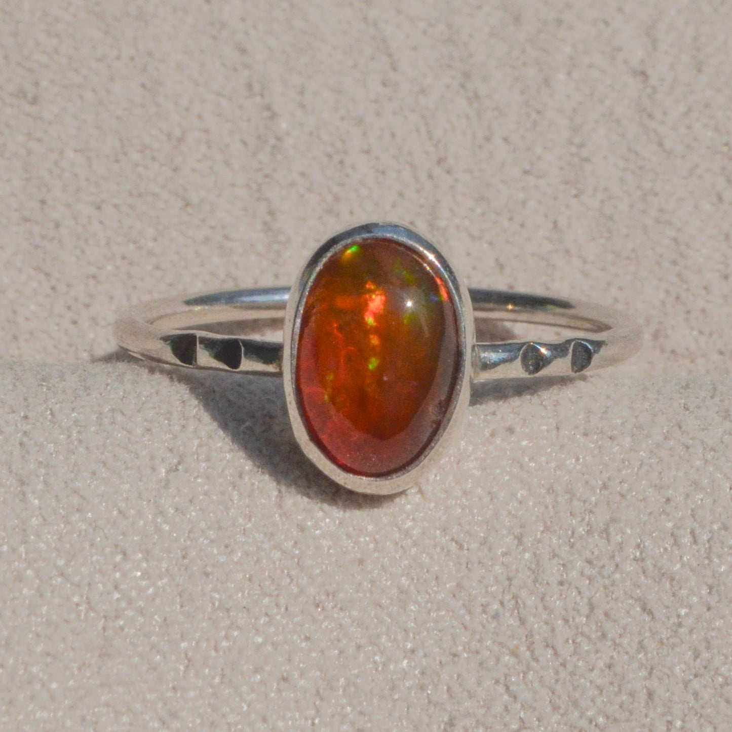 Anillo Diseño UNIVERSO con Ópalo de mexicano