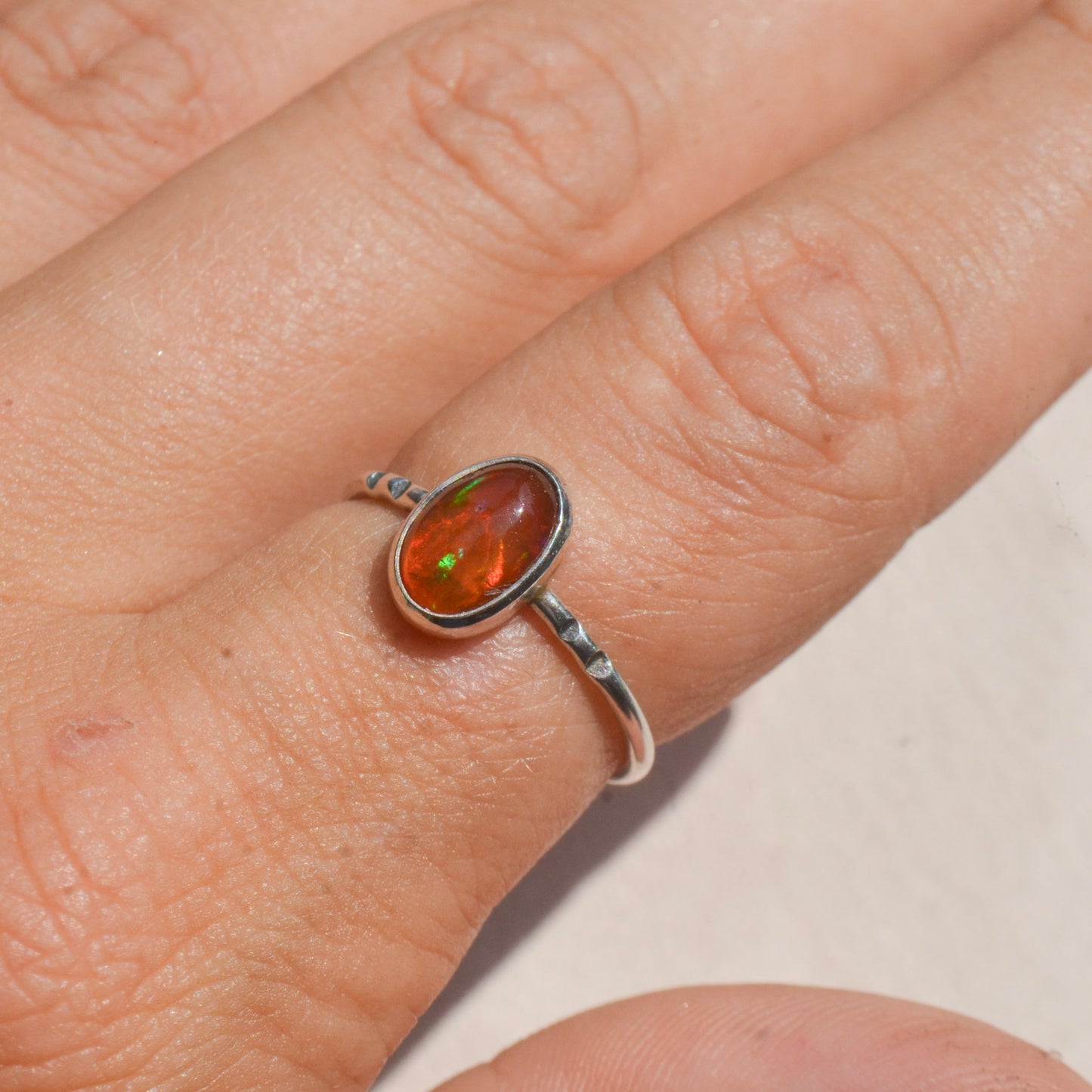 Anillo Diseño UNIVERSO con Ópalo de mexicano