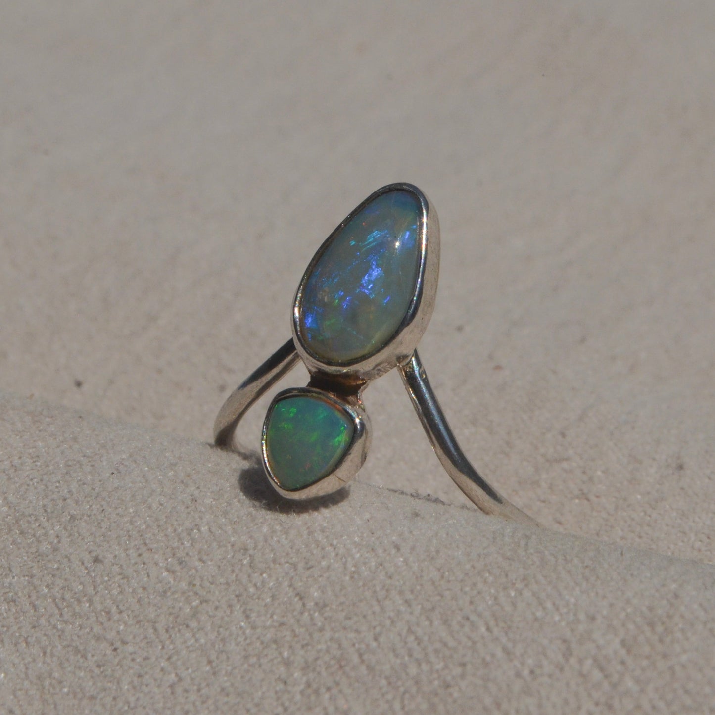 Anillo Diseño DIOSA con Opalos Australianos