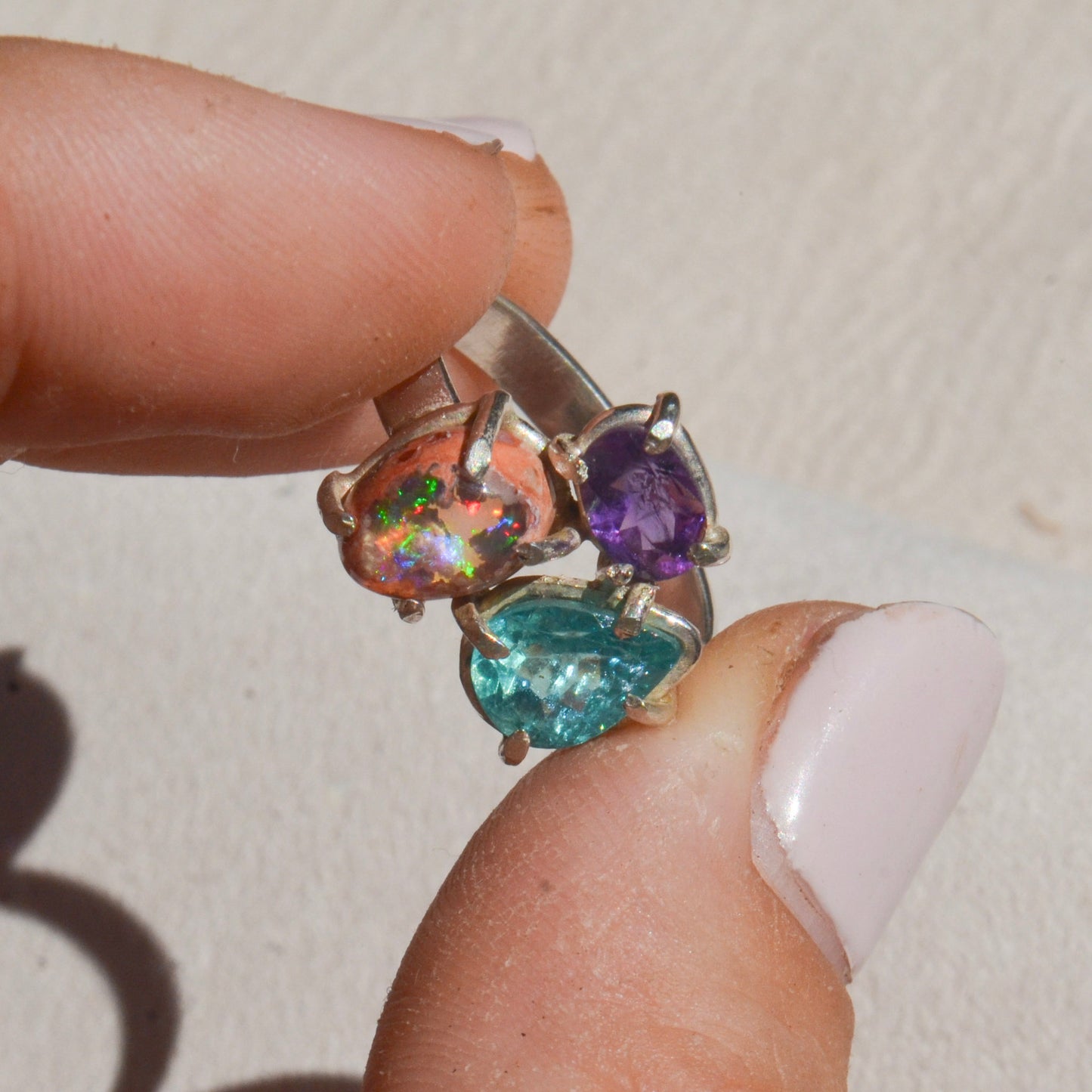 Anillo de Opalo, apatito y amatista diseño UNION