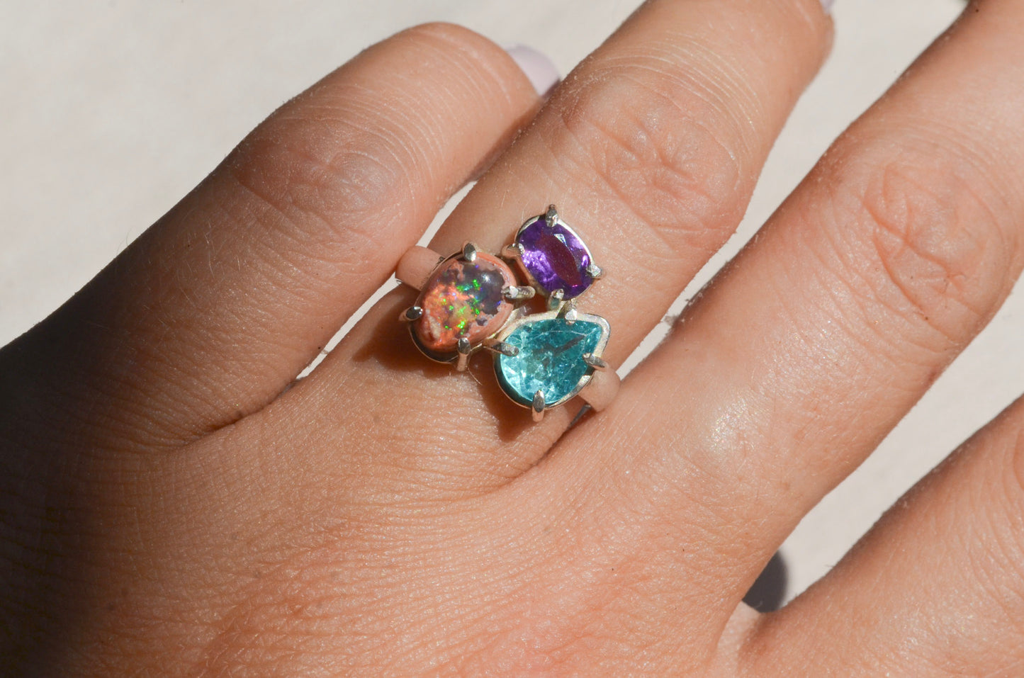 Anillo de Opalo, apatito y amatista diseño UNION