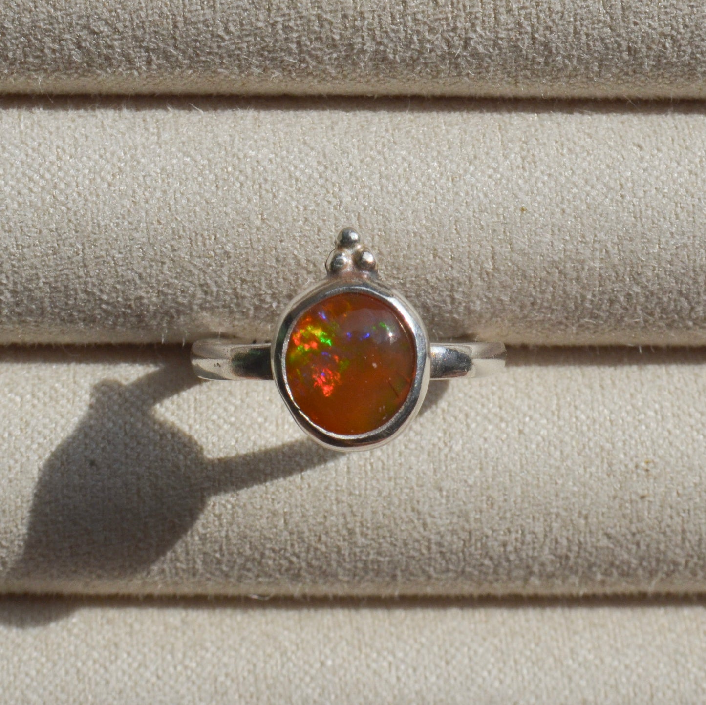 Anillo TRINIDAD con Opalo de Fuego