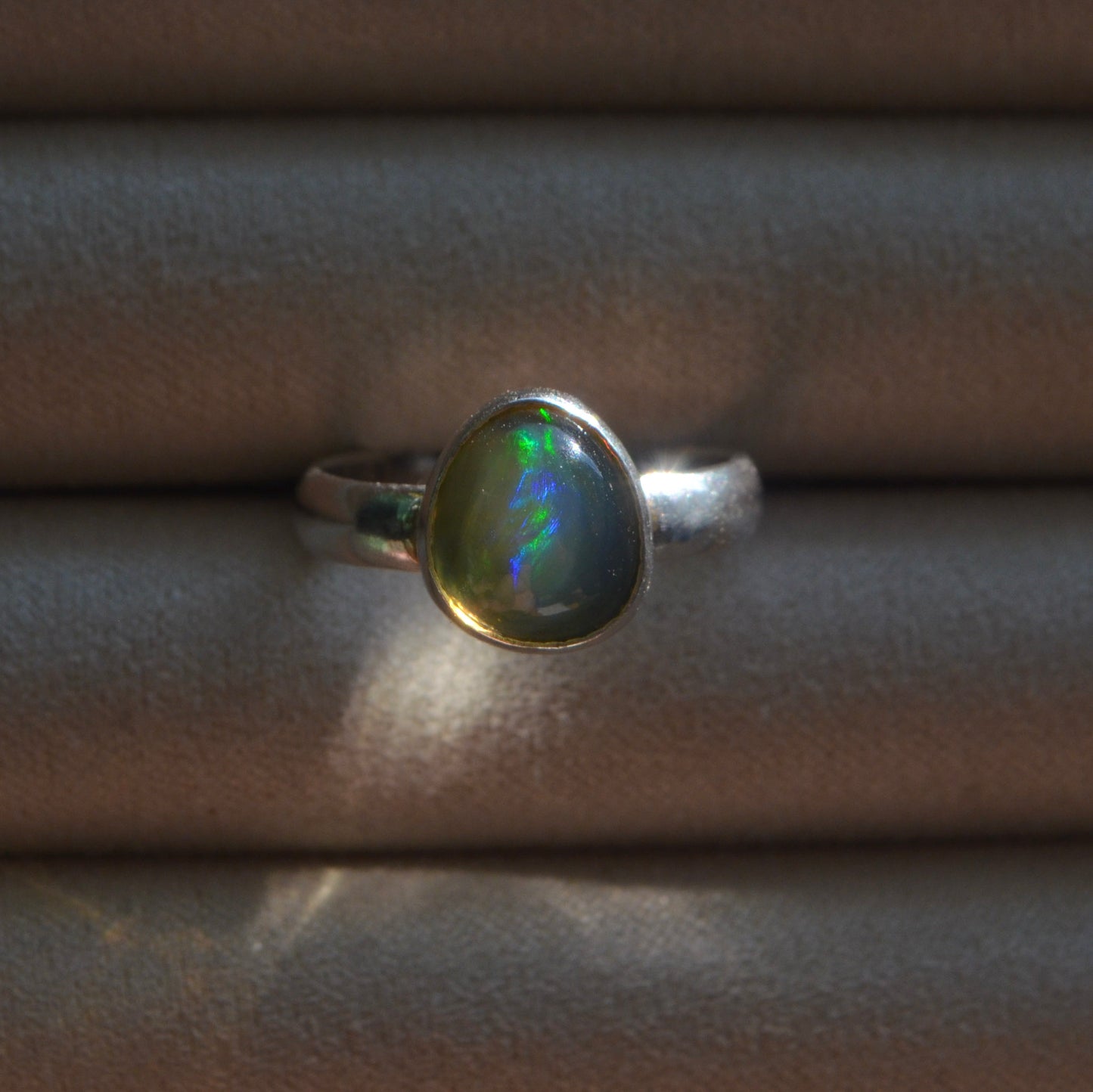 Anillo ESENCIA con Ópalo