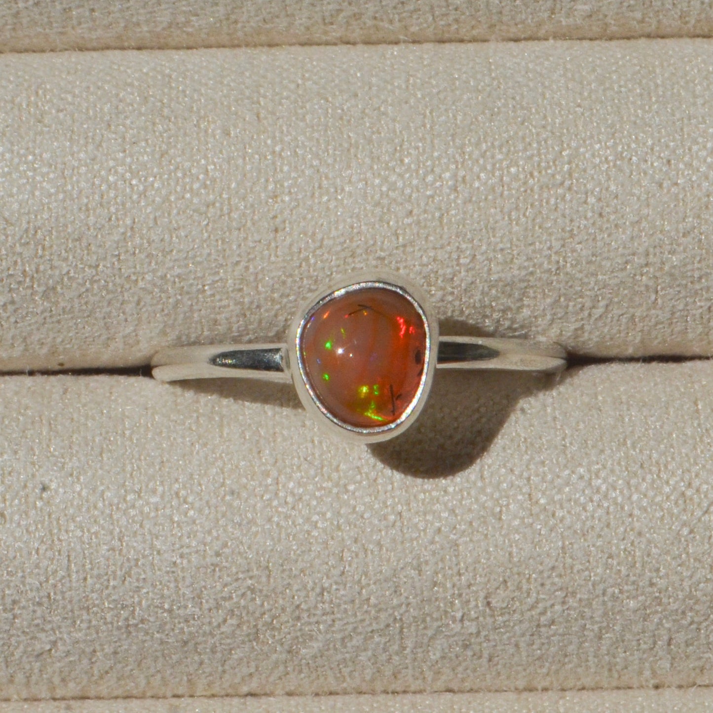 Anillo LIGERA con Opalo Mexicano