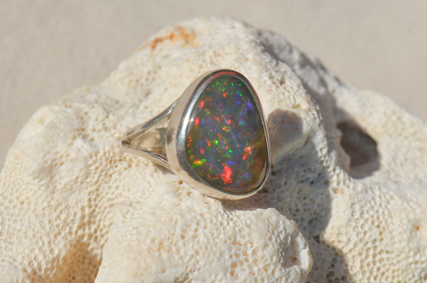 Anillo ESENCIA en V Ópalo mexicano