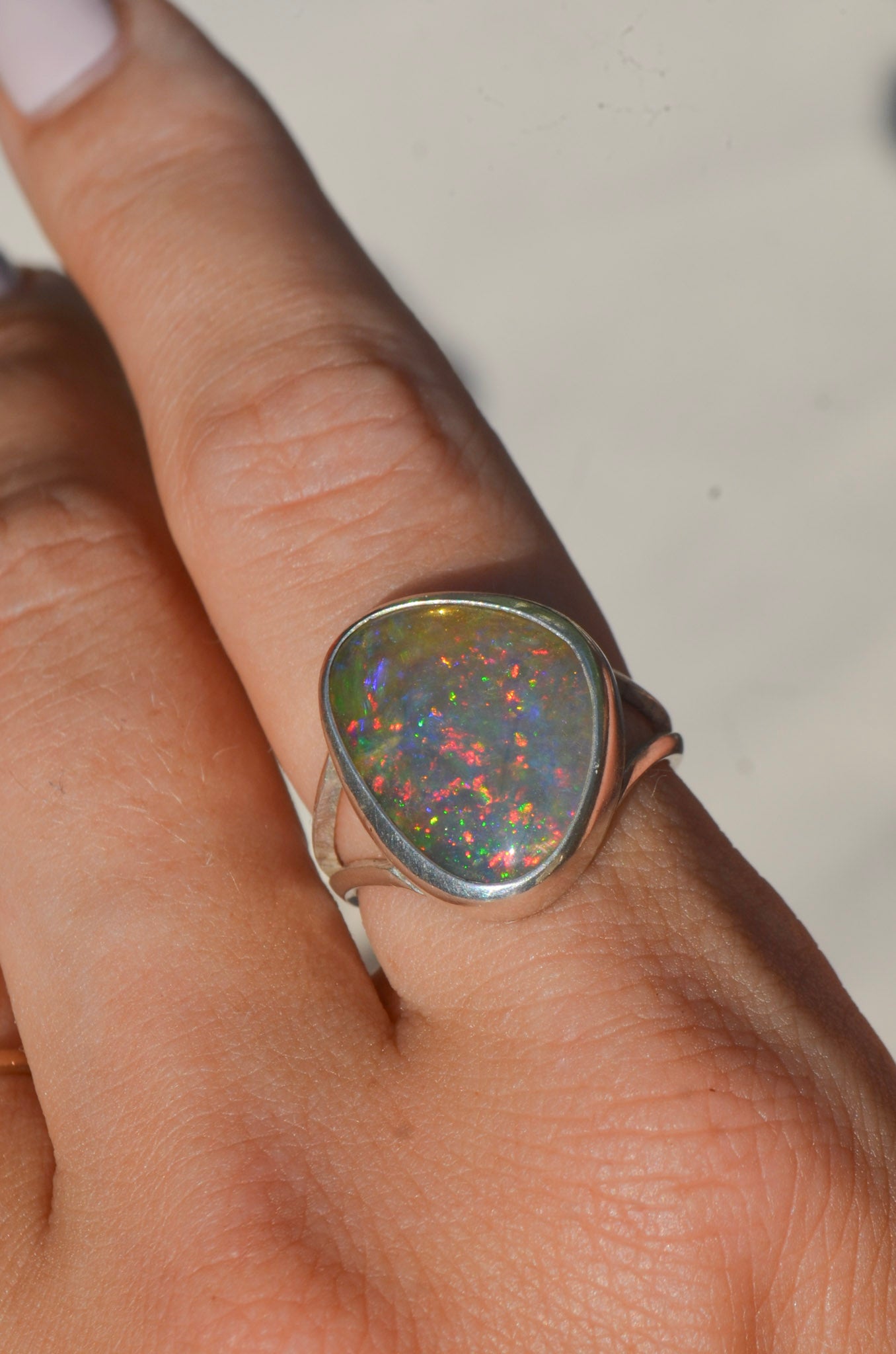 Anillo ESENCIA en V Ópalo mexicano