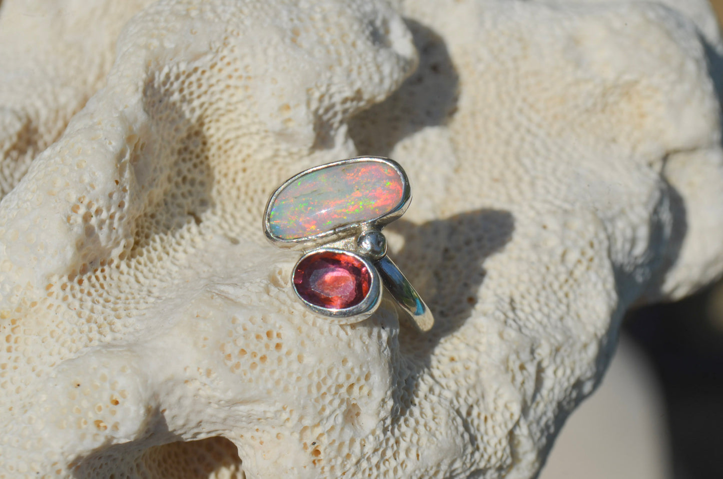 Anillo Ópalo australiano y zafiro rosa UNION