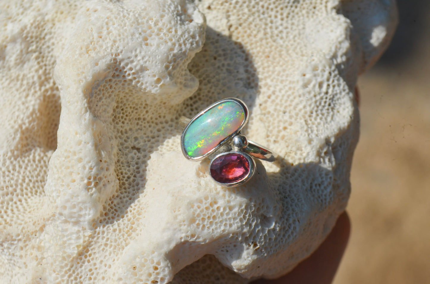 Anillo Ópalo australiano y zafiro rosa UNION