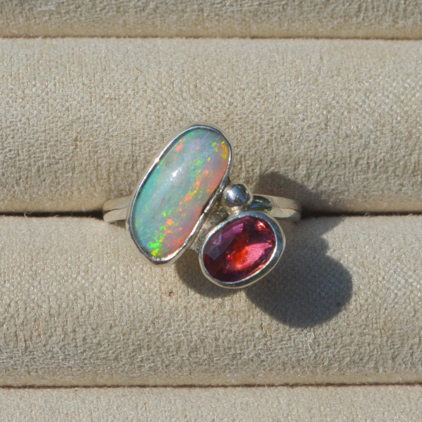 Anillo Ópalo australiano y zafiro rosa UNION