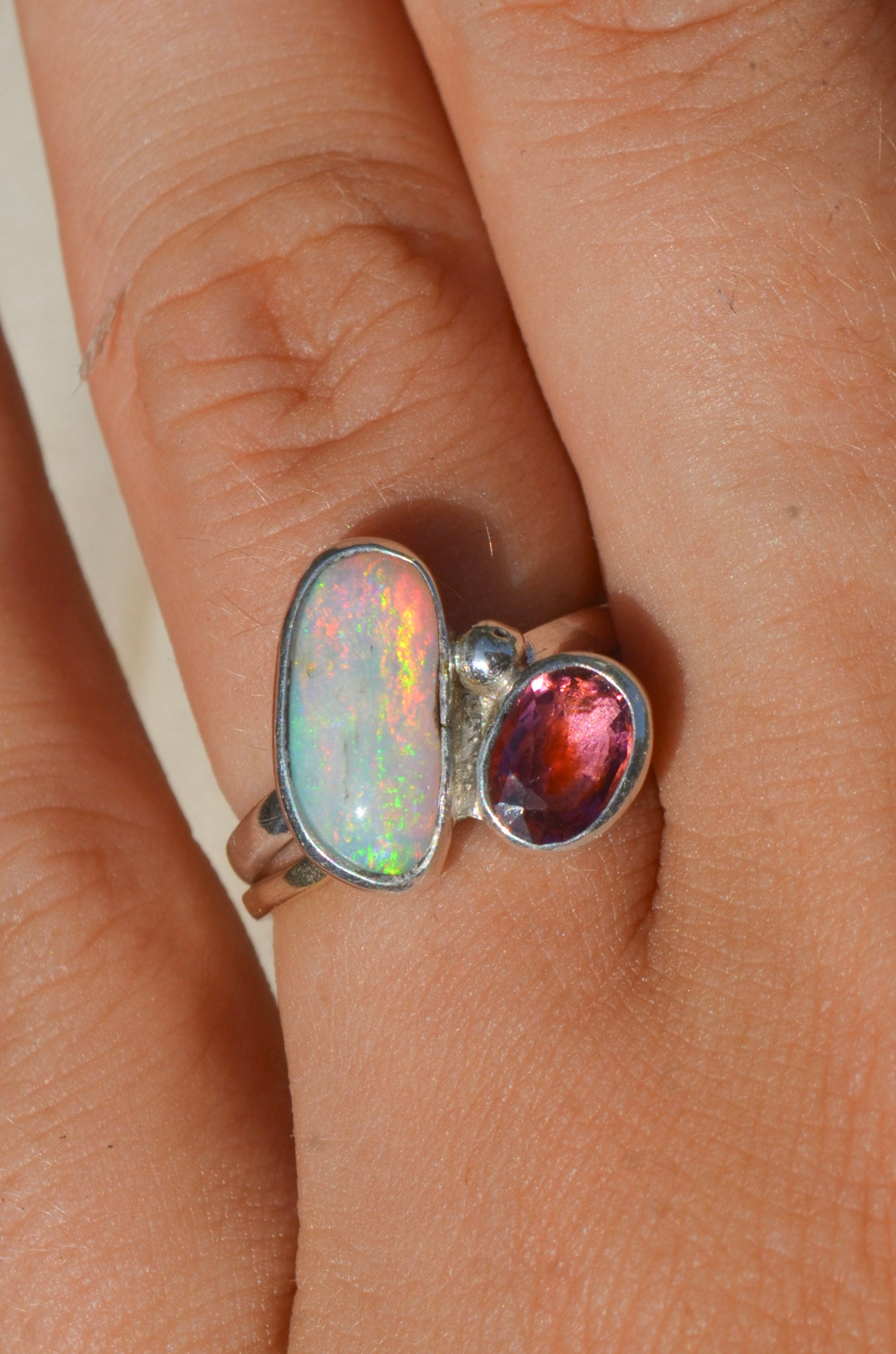 Anillo Ópalo australiano y zafiro rosa UNION