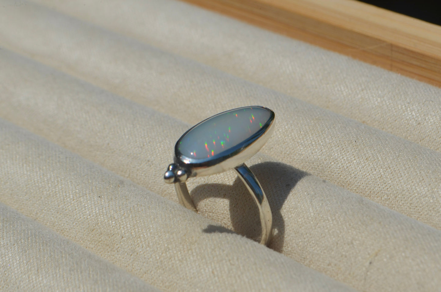 Anillo TRINIDAD con Opalo australiano