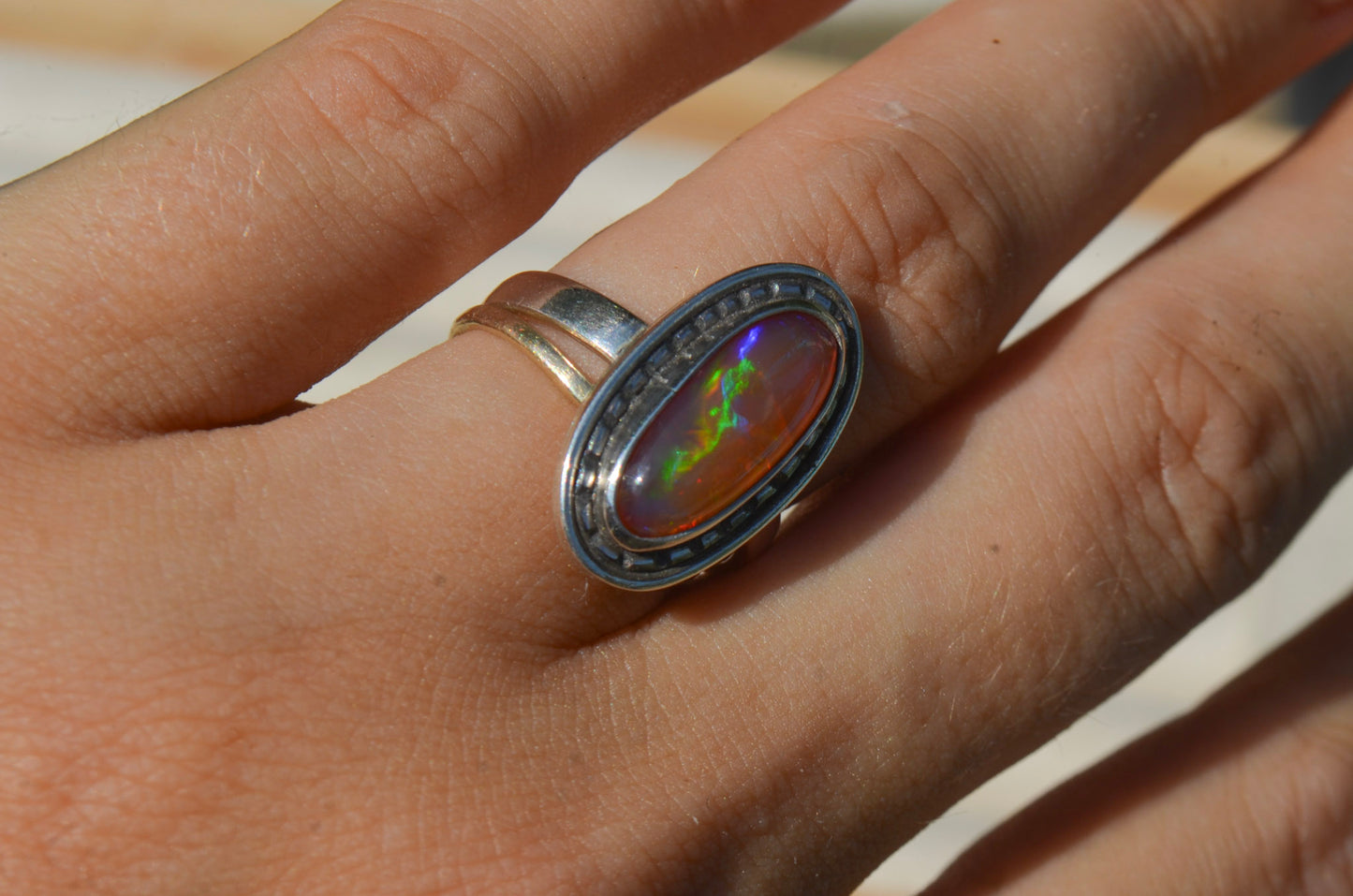 Anillo SOSTENGO con Ópalo