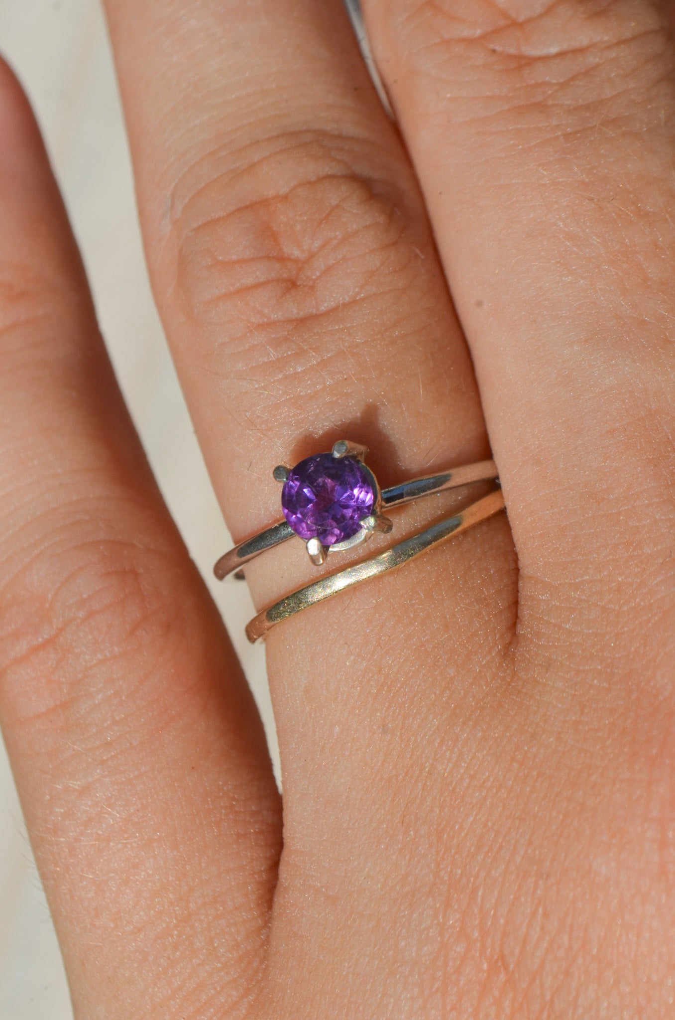 Anillo LIGERA de Amatista