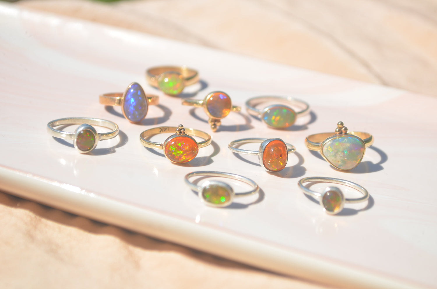 anillos de plata y oro con piedras opalos mexicanos coloridas