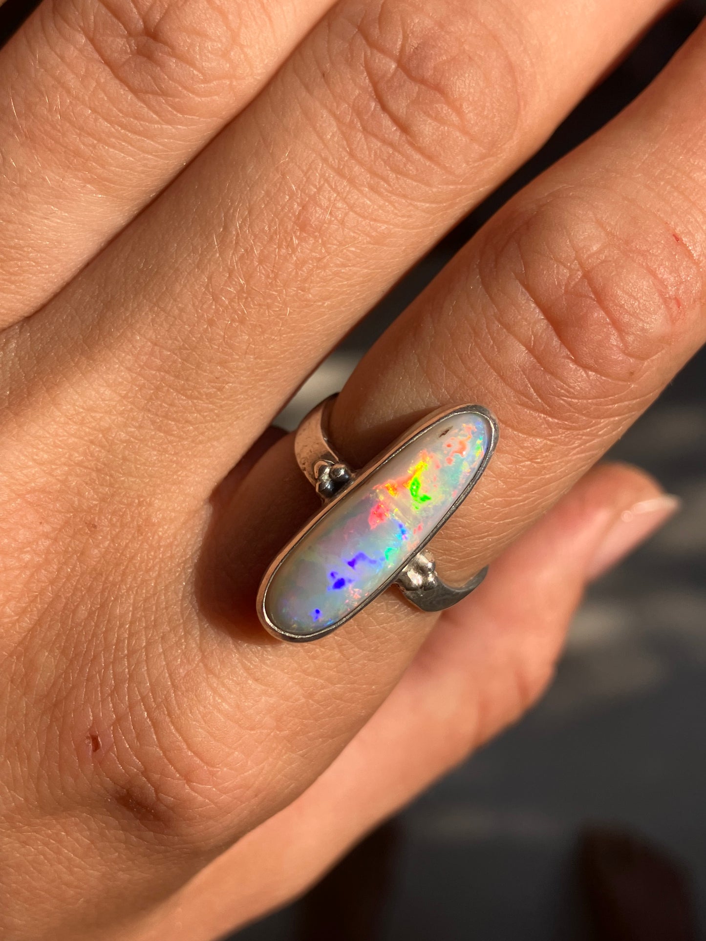 Anillo Faro con Opalo Australiano