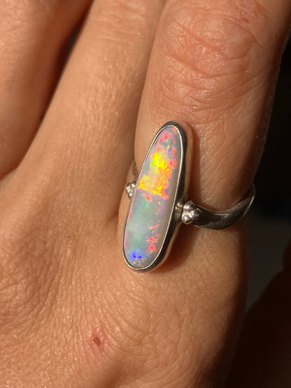 Anillo Faro con Opalo Australiano