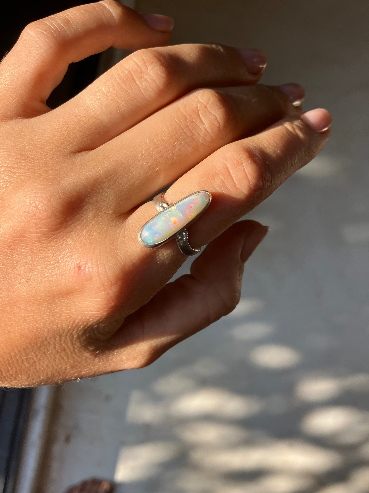 Anillo Faro con Opalo Australiano