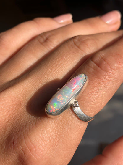 Anillo Faro con Opalo Australiano