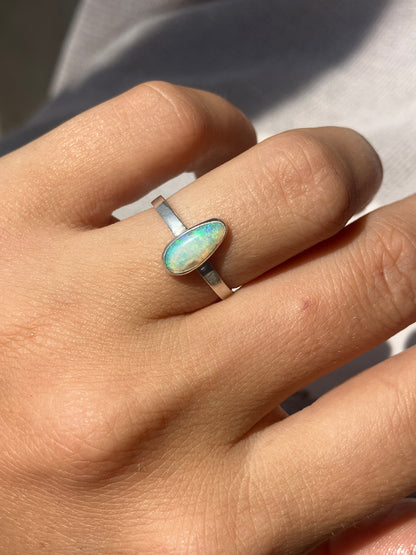 Anillo con Opalo Australiano