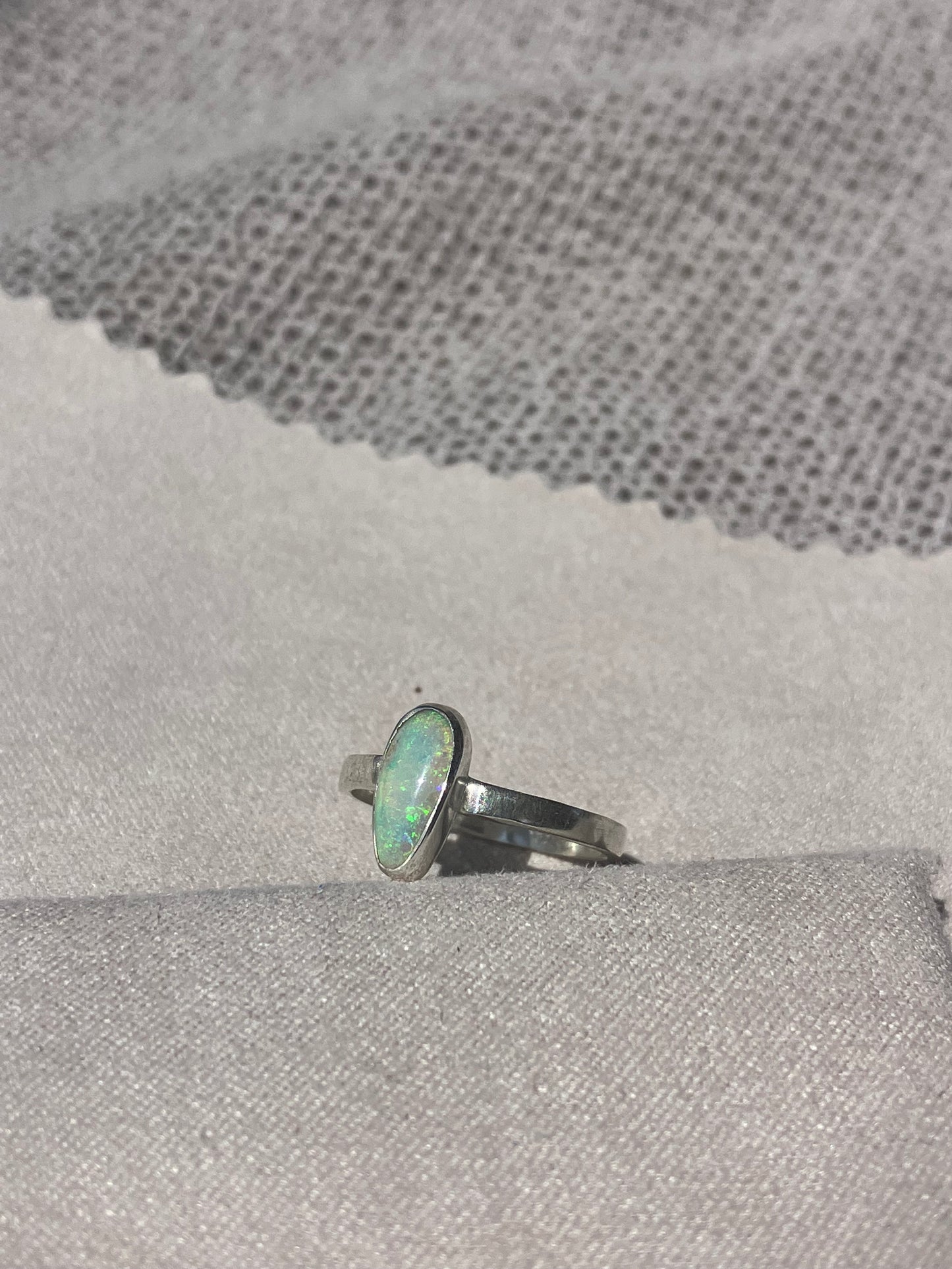 Anillo con Opalo Australiano
