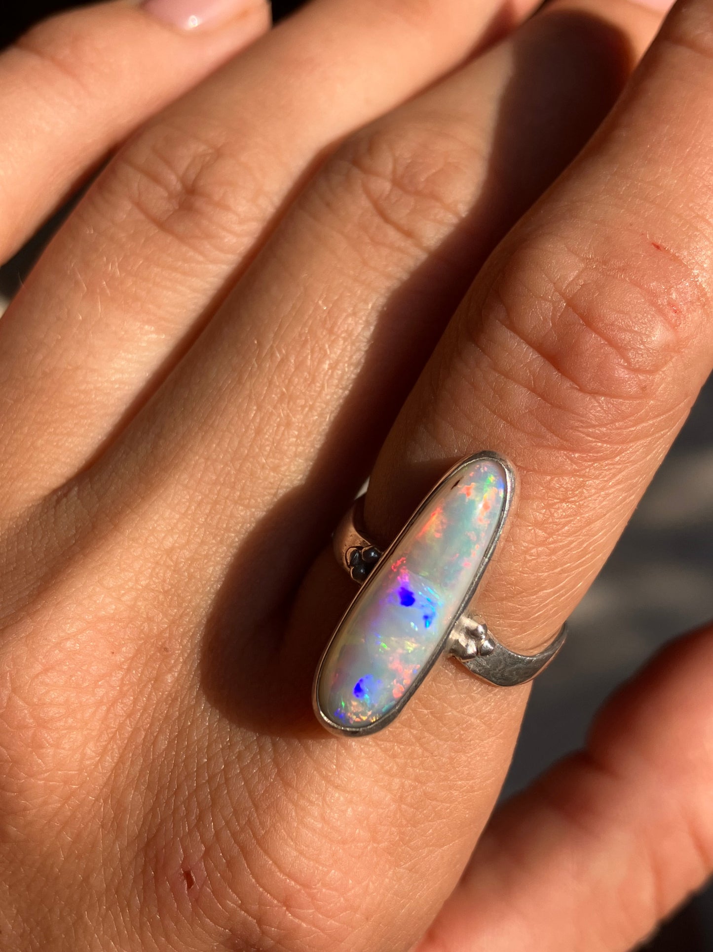 Anillo Faro con Opalo Australiano