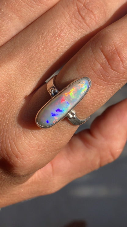Anillo Faro con Opalo Australiano