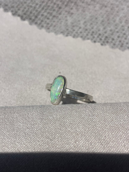 Anillo con Opalo Australiano