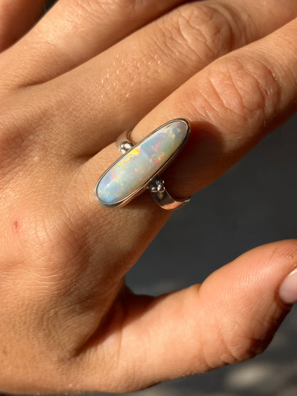 Anillo Faro con Opalo Australiano