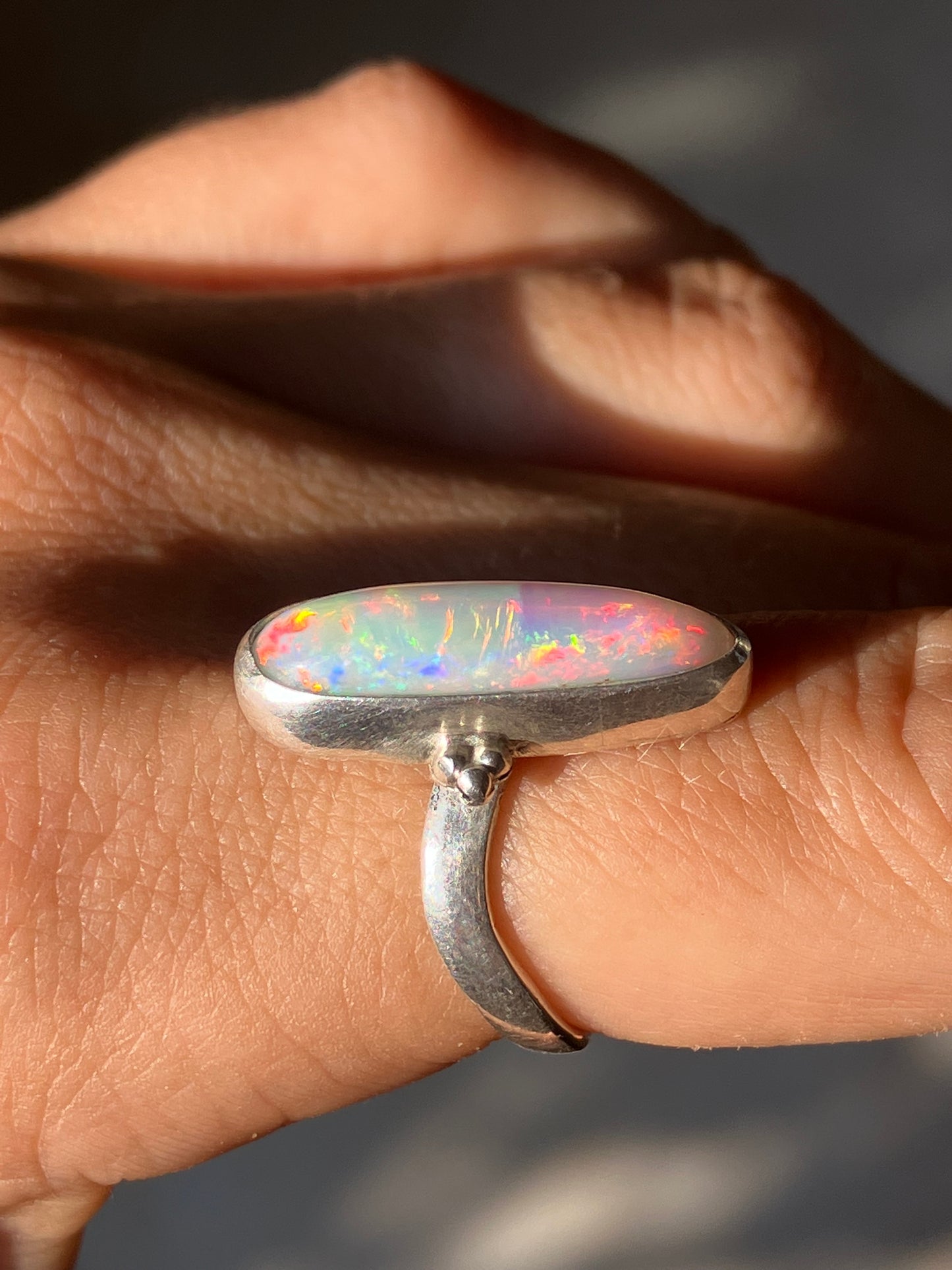 Anillo Faro con Opalo Australiano