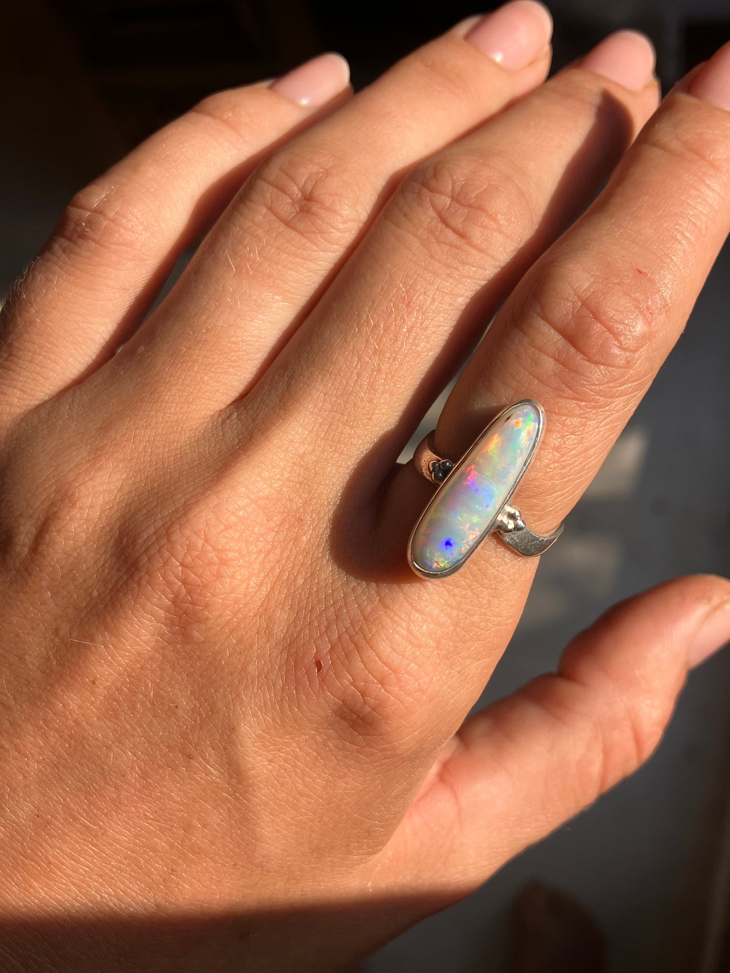 Anillo Faro con Opalo Australiano