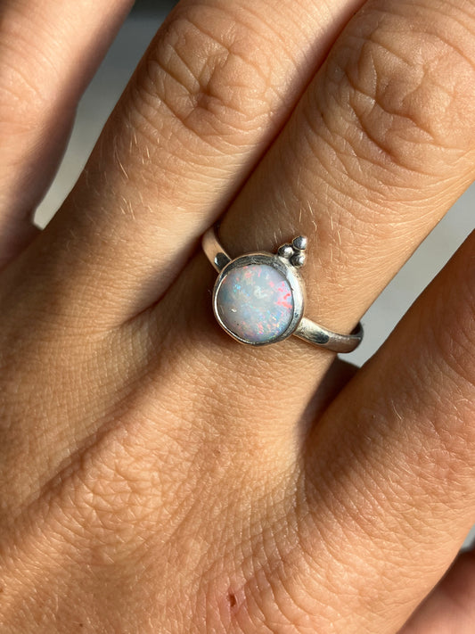 Anillo TRINIDAD con Opalo Australiano