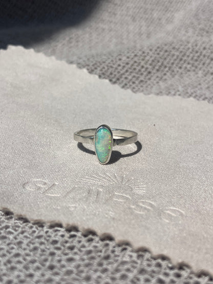 Anillo con Opalo Australiano