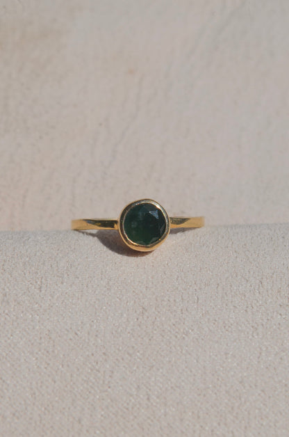 Anillo de Jade Esmeralda en Oro