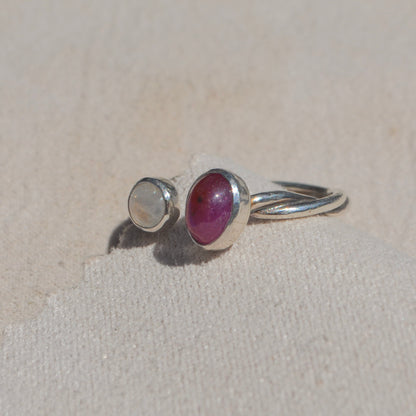 Anillo de Rubí y Piedra Luna