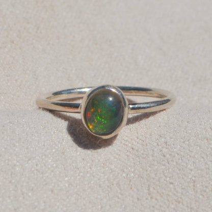 Anillo LIGERA con Ópalo mexicano