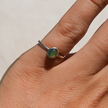Anillo LIGERA con Ópalo mexicano