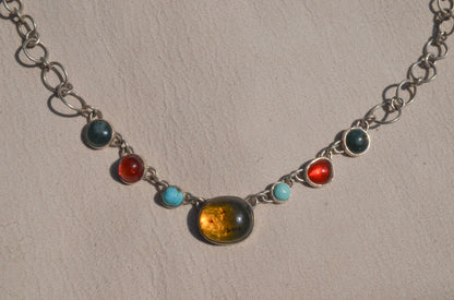 Collar Raíz Solar feat. Ambar, Turquesa, Ópalo y Jade