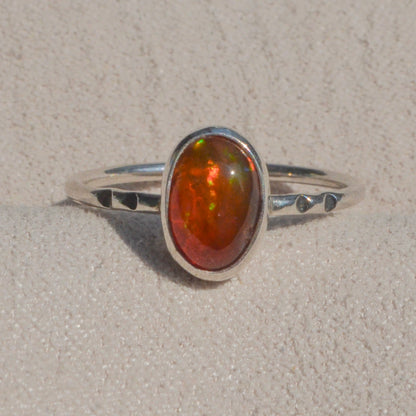 Anillo Diseño UNIVERSO con Ópalo de mexicano