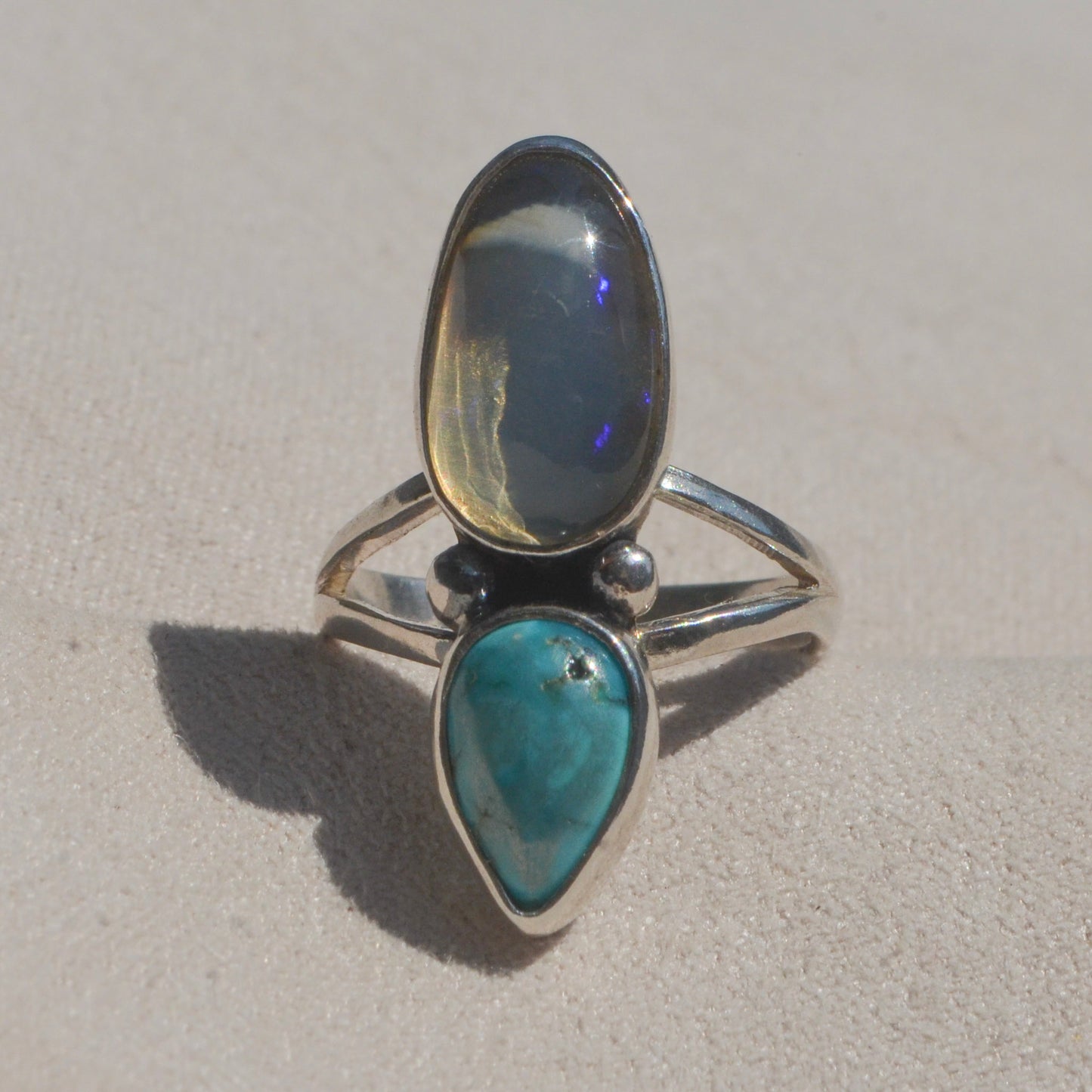 Anillo con Turquesa y Ópalo mexicano