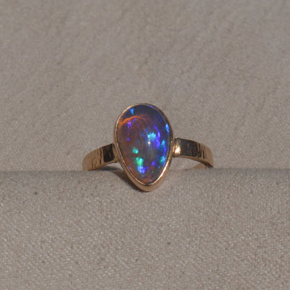 Anillo Ópalo Australiano en Oro