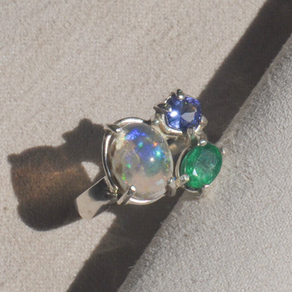 Anillo de Opalo, esmeralda y tanzanita diseño UNION